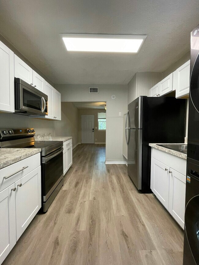 Primary Photo - 1575 W 19th St