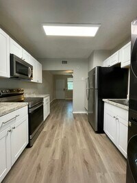 Building Photo - 1575 W 19th St