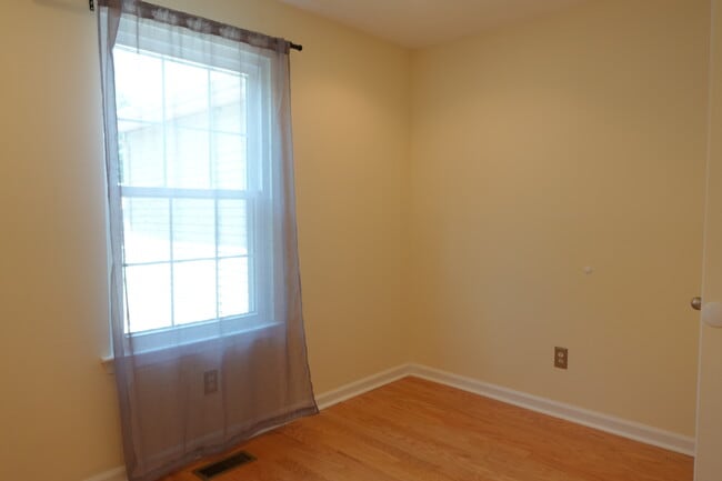 Building Photo - 3001 N Dale Ct