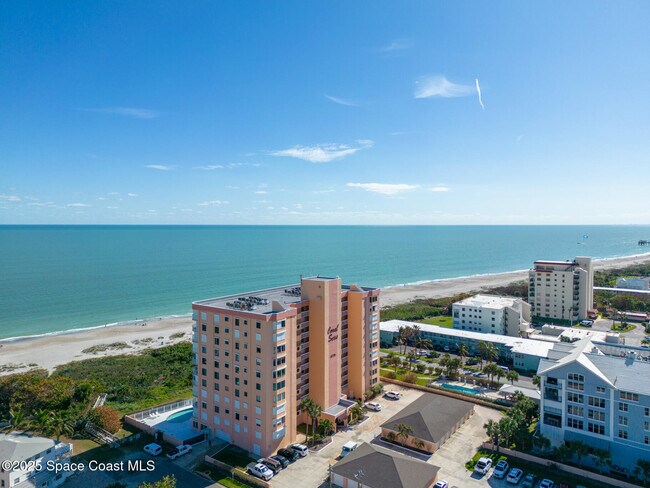 Building Photo - 6770 Ridgewood Ave