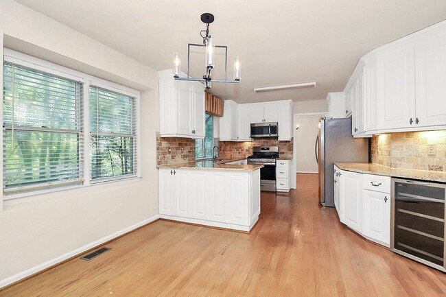 Building Photo - Large Olde Providence Home For Rent!