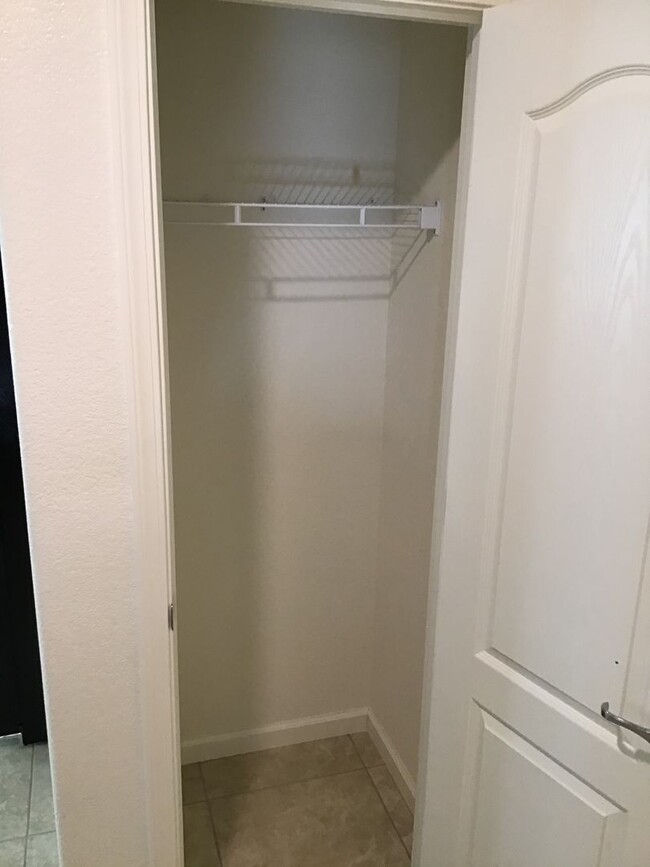 Building Photo - Beautiful 1 Bedroom 1 Bath Home With Al...