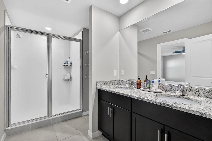 Building Photo - 1721 Lindley St