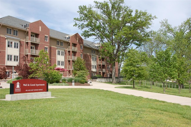 Wall and Grand Apartments - Carbondale, IL | Apartment Finder