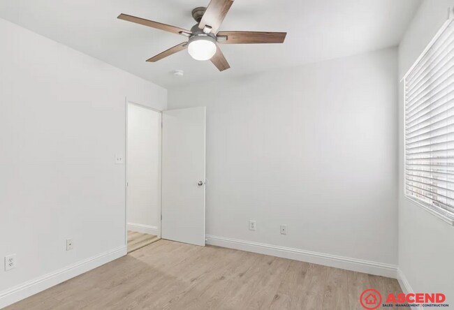 Building Photo - Spacious 4BD/2BA Home in Bakersfield (93312) – Garage, Fireplace & Pet-Friendly!
