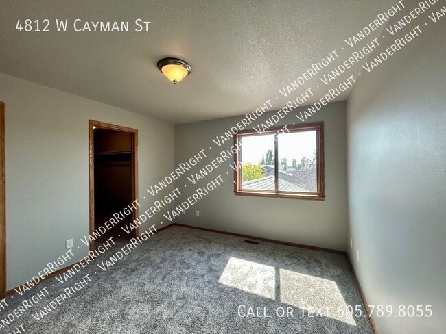 Building Photo - 4812 W Cayman St
