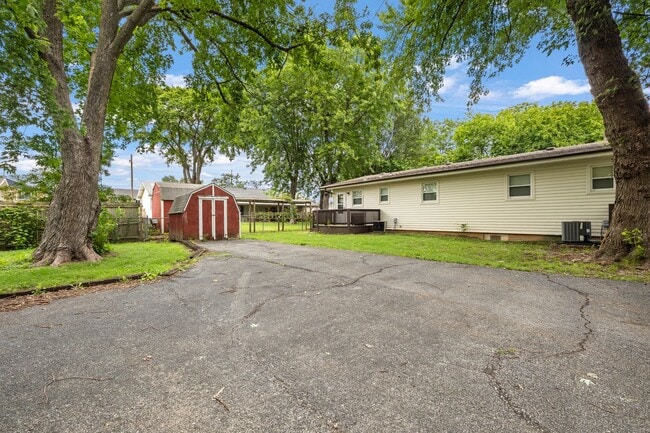 Building Photo - S0282-MF2