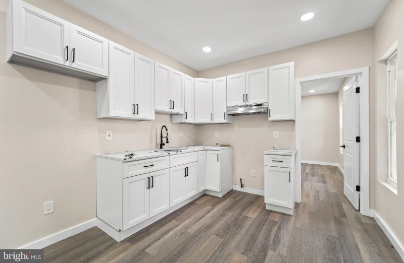 Building Photo - 335 Spring St