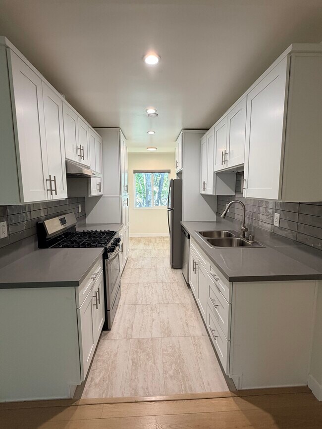 Kitchen - 1724 Arizona Ave