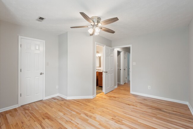 Building Photo - 5957 Warrenpark Ln