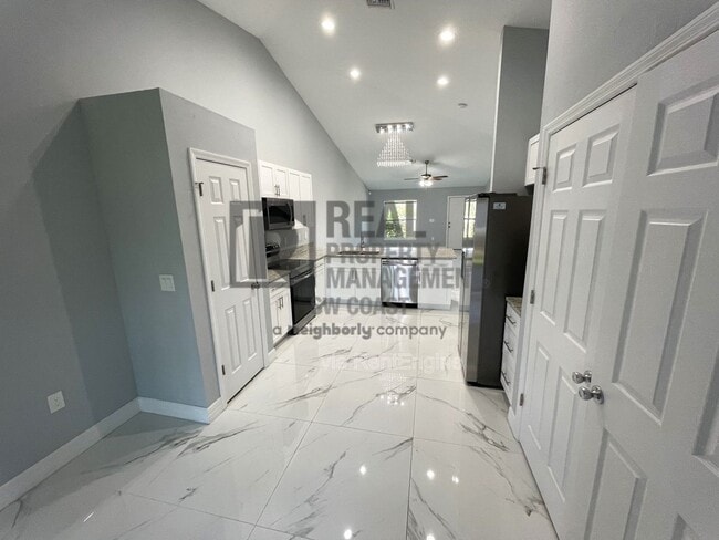 Building Photo - 5349 29th St SW