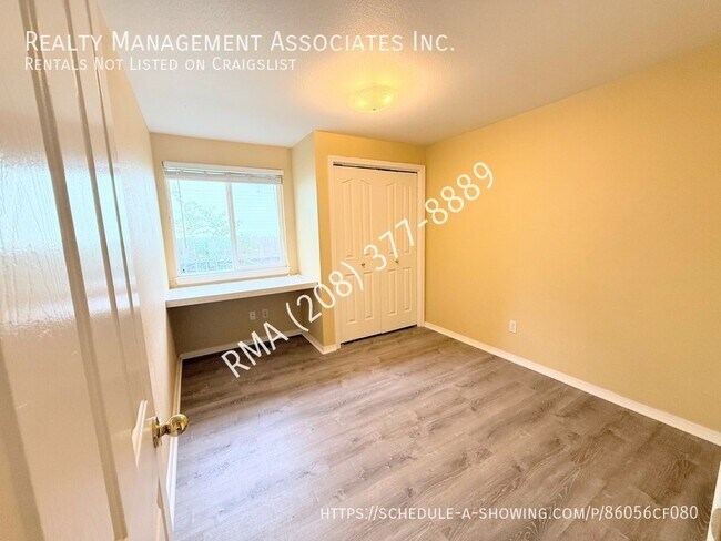 Building Photo - 2859 N Columbine Ave