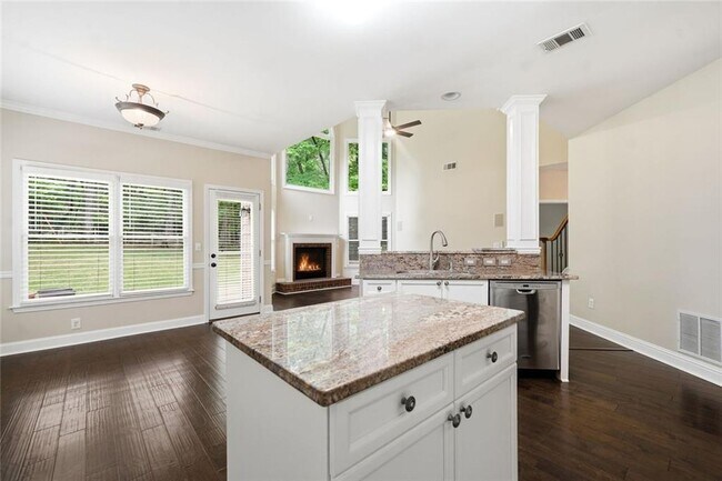 Building Photo - 2058 Woodside Park Dr