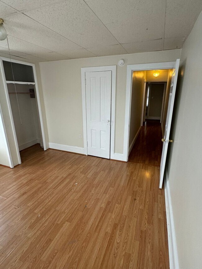 Building Photo - 705 Forest Dr