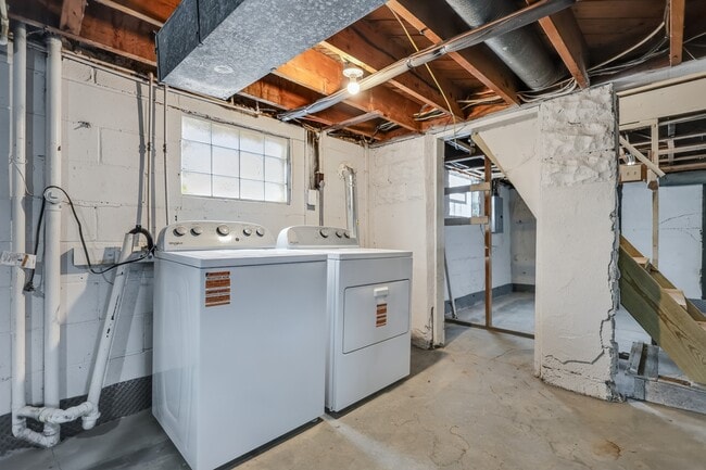 Building Photo - 3728 Standish Ave