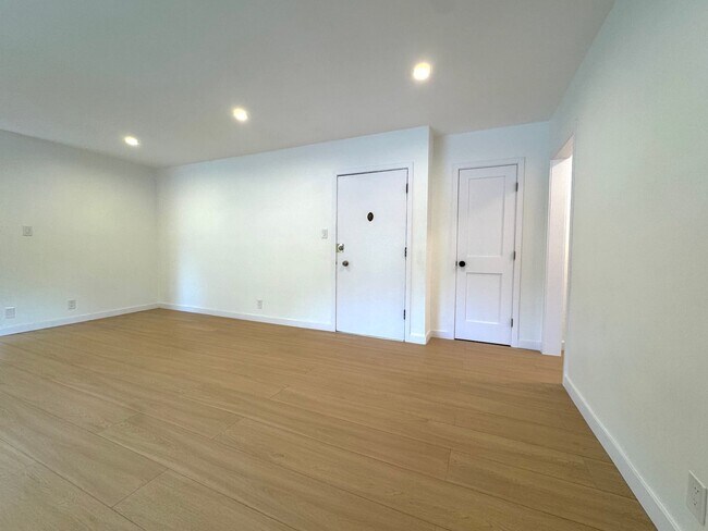 Building Photo - Top Floor Newly Gut Renovated 2-Bedroom in Prime West Hollywood Location