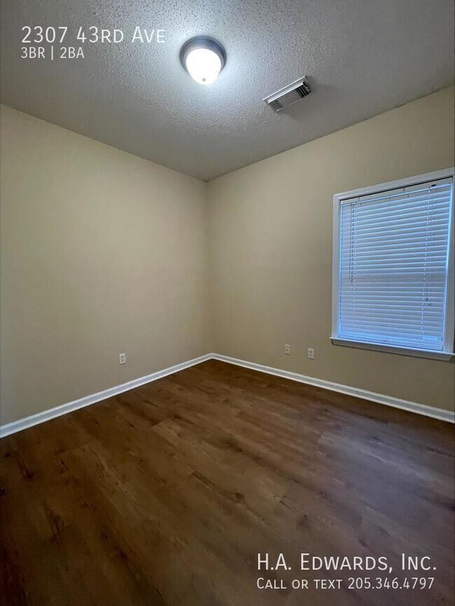 Building Photo - 2307 43rd Ave