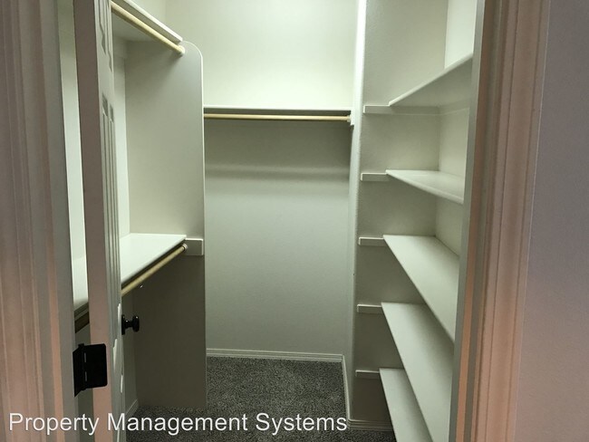 Building Photo - 19195 SE Yamhill St