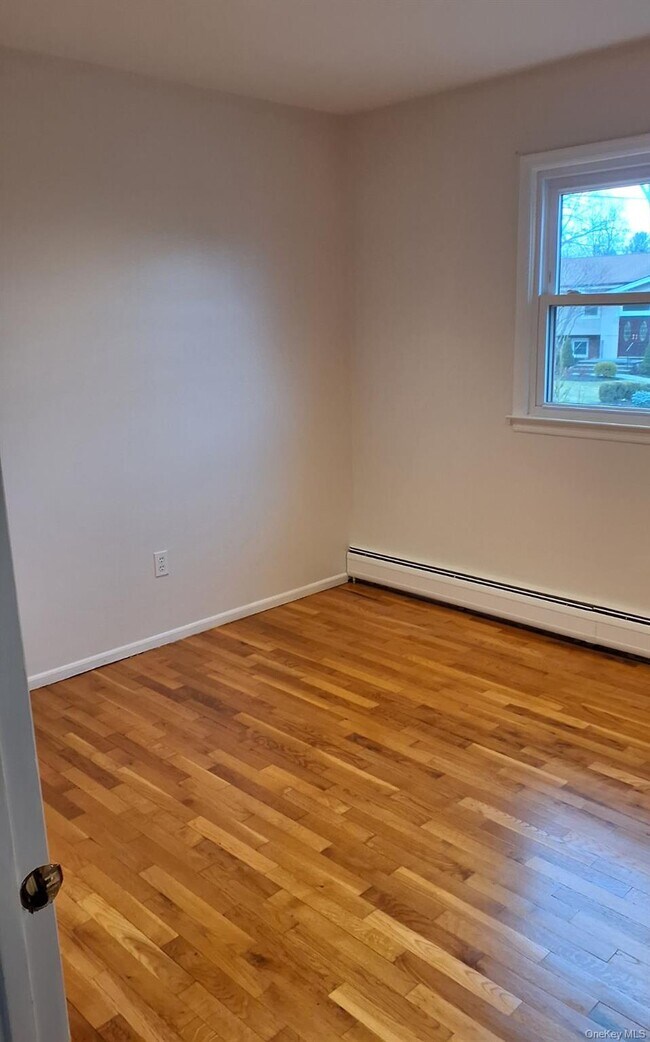 Building Photo - 5 Suzie Dr