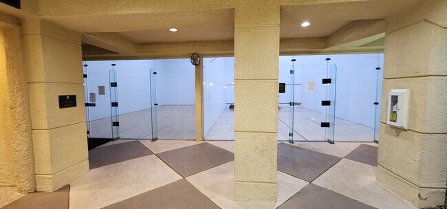 Building Photo - Fully furnished-full Sphere view