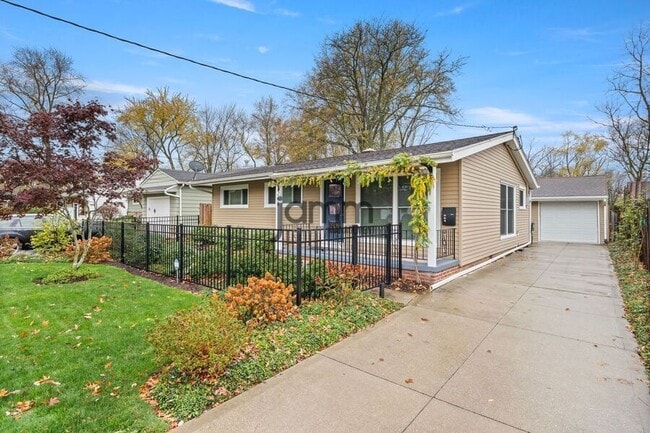 Building Photo - 268 Edgewood Dr