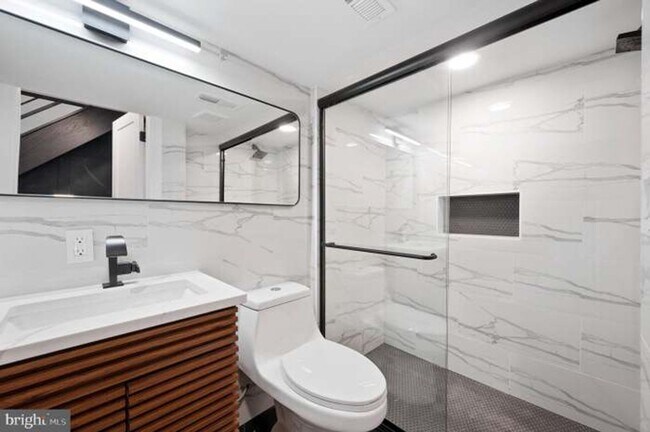 Building Photo - Gorgeous 3-Bedroom (or 2BR + Office) Townhome in the Heart of Northern Liberties! Available July ...