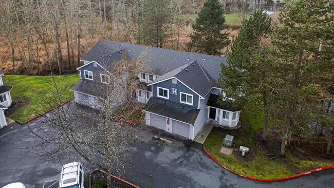 Building Photo - Lakeshore Townhomes