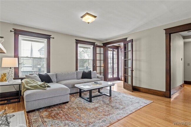 Building Photo - 365 W Utica St