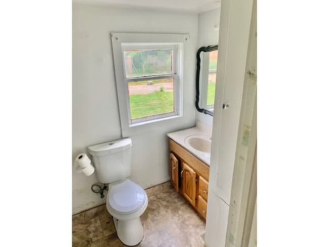 Building Photo - River Road/Park Ave. area updated apartment in house