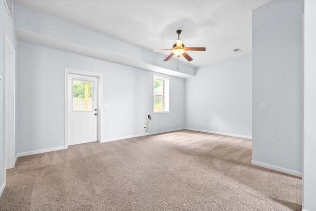Building Photo - Pet Friendly Four Bedroom with Basement!
