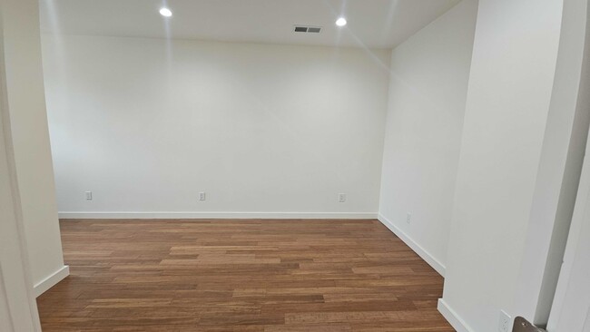 Building Photo - 142 Brighton Ave