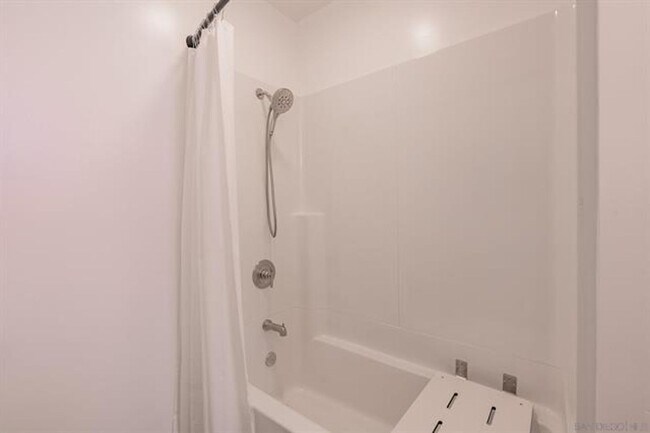 Building Photo - 2 bedroom 2 bath for rent in Escondido.