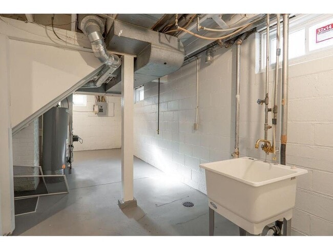 Building Photo - 3507 N Logan Ave