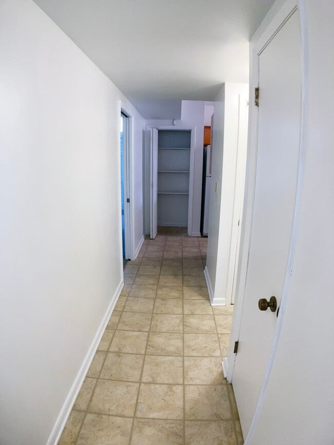 Building Photo - Charming Home in Established Jacksonville Neighborhood