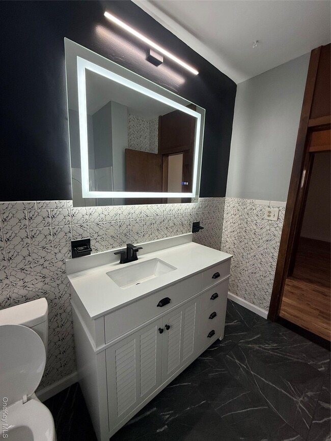 Building Photo - 173 Mansion St