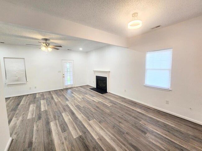 Building Photo - 125 Horse Run Dr