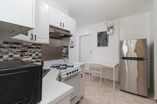 Building Photo - 345 E 94th St
