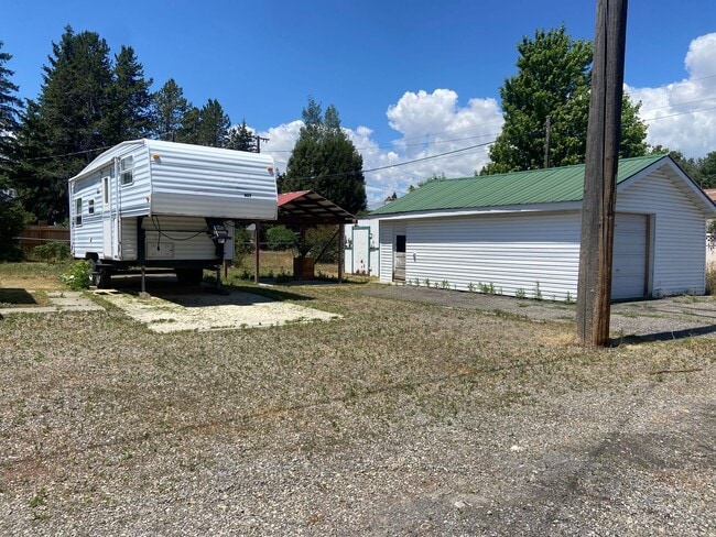 Building Photo - 2 bed 1 bath home in St Anthony