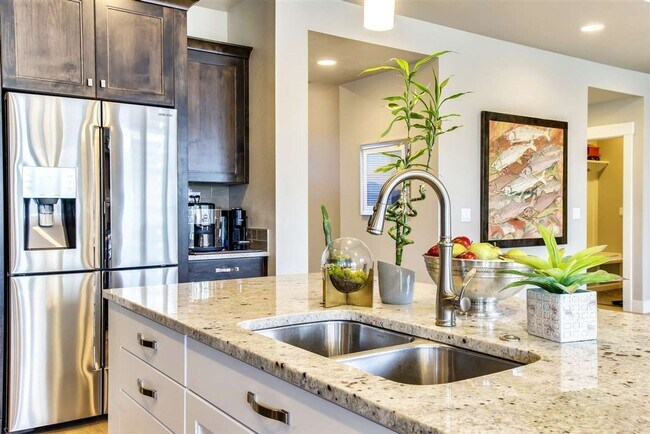 Building Photo - Beautiful 3 bed, 2 bath home in SpurWing G...