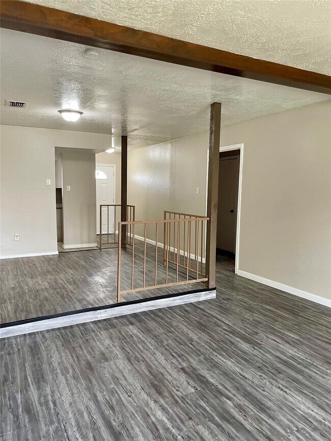 Building Photo - 15931 Cardono Ln