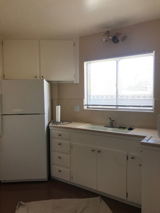 Building Photo - 2583 N Palm Canyon Dr