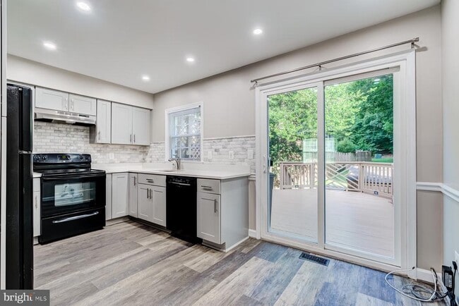 Building Photo - 7490 Laurel Oak Ct