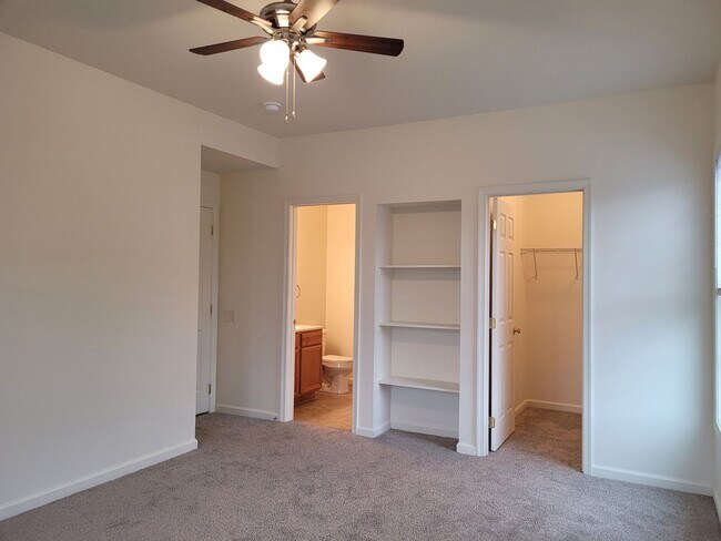 Building Photo - 670 Bassett Dr