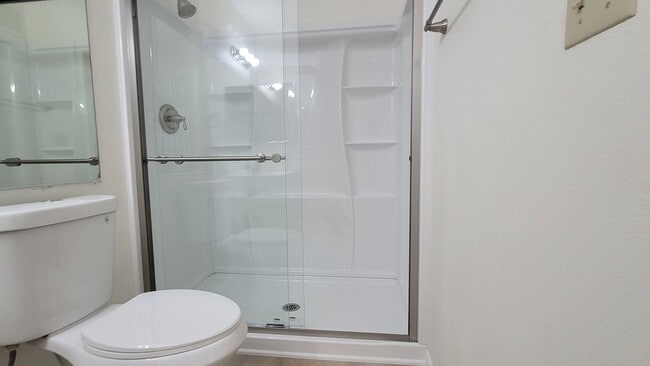 Building Photo - Gorgeous Fully Remodeled Condo