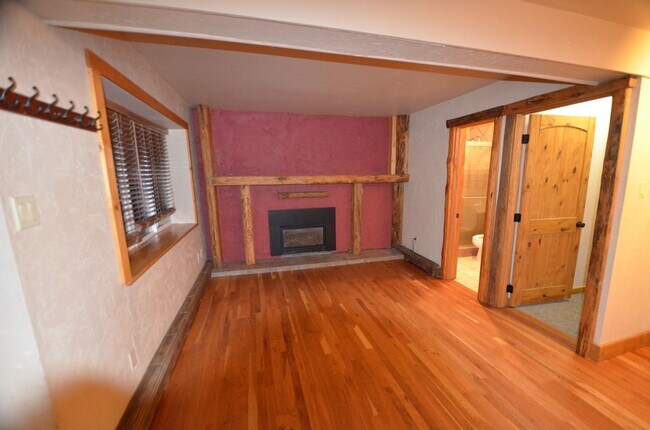 Building Photo - 471 High Point Dr