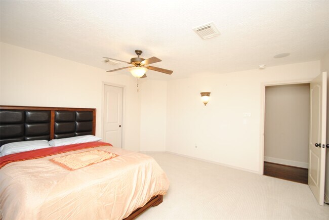 Building Photo - 15823 Medina Lake Ln