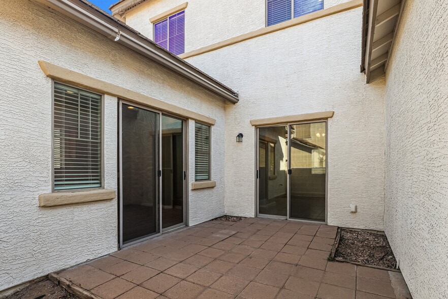 Building Photo - 10239 W Via Del Sol