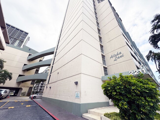Building Photo - Waikiki Condo with One Assigned Parking Space