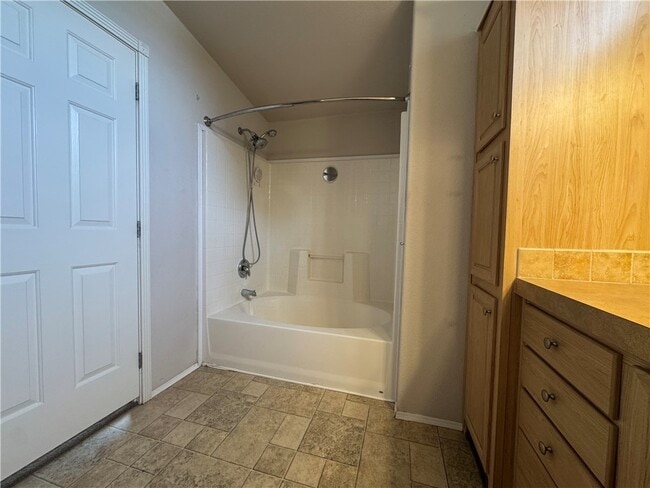 Building Photo - 10044 Kent Rd