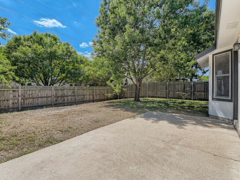 Building Photo - 116 Meadowside Dr